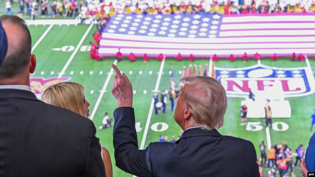 Președintele american, Donald Trump, și fiica lui, Ivanka Trump, la Super Bowl din New Orleans.
