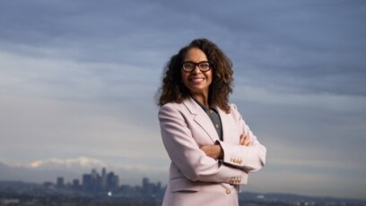 Бөксесін тығып алған қыз (видео)