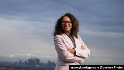 Порно әйелдер жігіттерді жұлқылайды