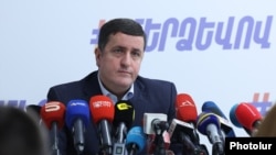 Armenia - Davit Ghazinian speaks during a press conference in Yerevan, January 9, 2026.