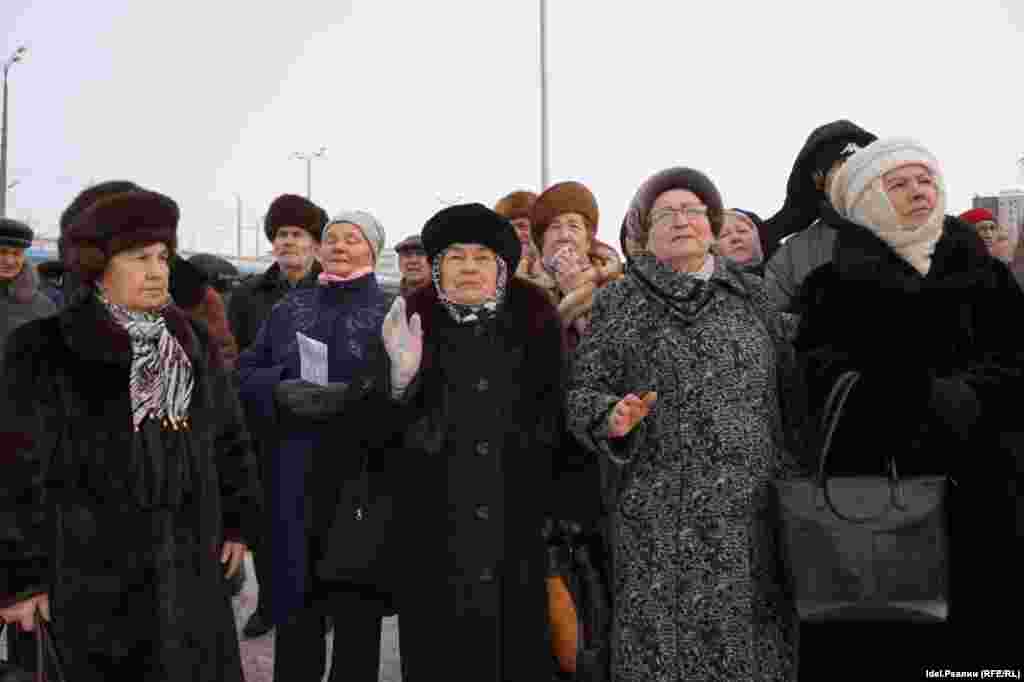 Татар тілін қолдау жиынына келгендердің бір тобы.&nbsp;