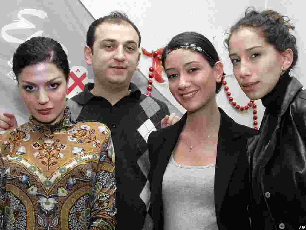 Gruzija - Idu li na Eurosong? - Gruzija je za svog predstavnika na Eurosongu izabrala pjesmu ¨We Don`t Wanna Put In¨ sa očitom asocijacijom na ruskog premijera Putina. Pop grupi "Stephane and 3G" sada iz Moskve poručuju da politički motivi nisu dozvoljeni. 