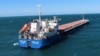 Az orosz zászló alatt közlekedő Zsibek Zsoli hajó Kijev szerint ukrán gabonát vitt a fedélzetén a Fekete-tengeren. A kép 2022. július 3-án készült
