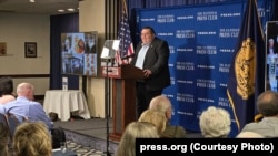 Прэзыдэнт Нацыянальнага прэс-клюбу Майк Балсама на адной з дыскусій, прысьвечаных свабодзе СМІ. Архіўнае фота