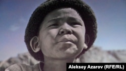 Кадр из фильма «Шырғалаң»/«Джут». Прототип мальчика – профессор Бекен Жилисбаев в детстве. Мальчика играет Нурлан Махсетулы.