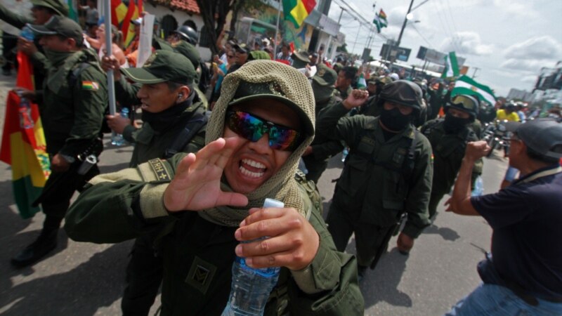 مورالس از ریاست‌ جمهوری بولیوی کناره‌گیری کرد
