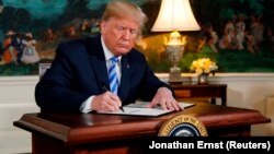 ԱՄՆ նախագահ Դոնալդ Թրամփը հրամանագիր է ստորագրում, արխիվ