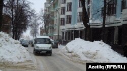 Казанның Жуковский урамындагы ике яклы машина юлы бер яклыга әйләнеп бара