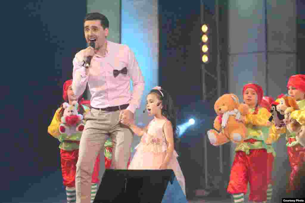 &quot;Балалы солянка&quot;да җырлаган Илгәрәй һәм аның кызы Әдилә