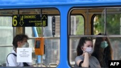 U kazneno-pravnoj sferi zabilježeno je 39 posto više rodno uvjetovanog nasilja nego ranije, žene su bile među ugroženim kategorijama stanovništva (detalj iz zagrebačkog gradskog prijevoza tijekom pandemije, lipanj 2020. godina)