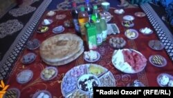 Праздничный дастархан таджикской семьи