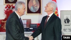 Գենադի Տիմչենկոն (աջից) և Տոմիսլավ Նիկոլիչը Սանկտ Պետերբուրգում Սերբիայի գլխավոր հյուպատոսության բացման արարողության ժամանակ, 12-ը հոկտեմբերի, 2016թ.