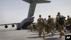 Owganystanda amerikan harbylary uçara münýär. Illýustrasiýa suraty. Arhiwden alyndy.