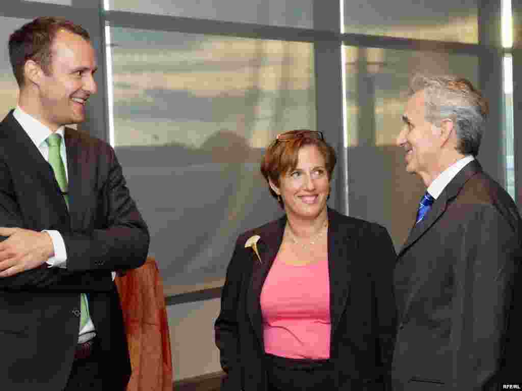 Julian Knapp and Diane Zeleny of RFE's communications team chat with RFE President Jeff Gedmin during RFE's 60th anniversary celebration in Washington, DC.