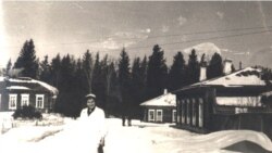 Территория больницы в 1940-х гг. Слева хирургический корпус, где лежала Максимова