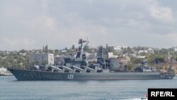 Крейсер «Москва» в Севастопольской бухте, архивное фото
