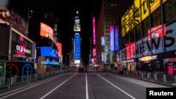 Безлюдная площадь в центральной части Манхэттена в Нью-Йорке. Иллюстративное фото.