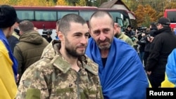 Үйүнө кайтарылган украиналык согуш туткундары. Украина, 23-октябрь 2026-жыл.