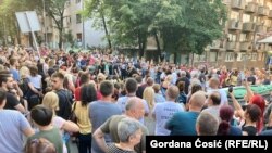 Građani protestuju zbog puštanja na slobodu vozača koji je pobegao nakon ubistva 9-godišnjeg dečaka