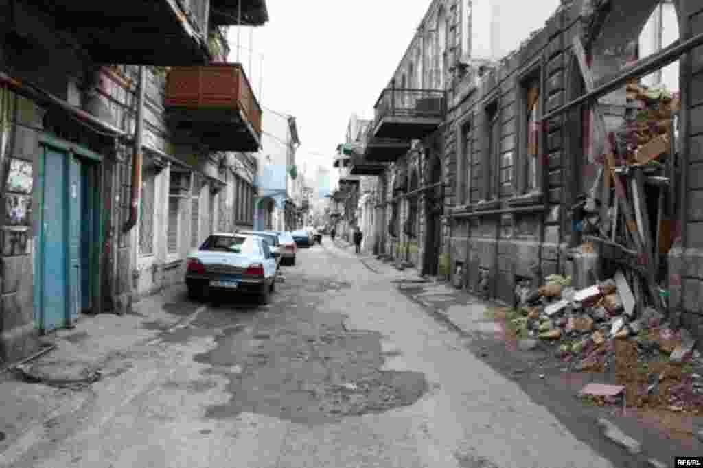 Sökülüb-tikilən Bakı #10