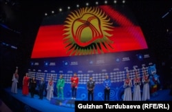Дүйнө чемпионатында Кыргызстандын гимни жаңырып жаткан учур. Нур-Султан шаары. 19-сентябрь, 2019-жыл.