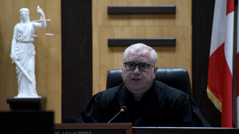 მოსამართლე ლაშა ჩხიკვაძე: თვითონ საელჩომ გააკეთოს განმარტება
