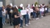 Grupa aktivistkinja i građanki koja se okupila u ponedjeljak, 16.maja, ispred zgrade Radio-televizije Crne Gore (RTCG), protestujući zbog emisije o pravu na abortus koju je organizovao Javni servis.