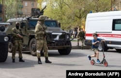 Российский военный патруль на улице Мелитополя. 1 мая 2022 года