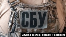 За твердженням СБУ, одразу після окупації Криму чоловік оформив російське громадянство і запропонував окупаційній владі свою допомогу