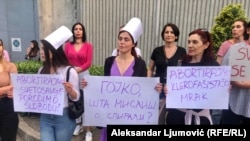 Protest ispred Javnog servisa Crne Gore u Podgorici, 16. maj 2022. 