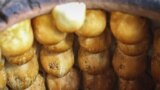 Kyrgyzstan - Osh - samsa - samsakana - Osh tandoor samsa tandyr, or "hinged" samsa is very different from samsa cooked in the oven. Its recipe is very simple.