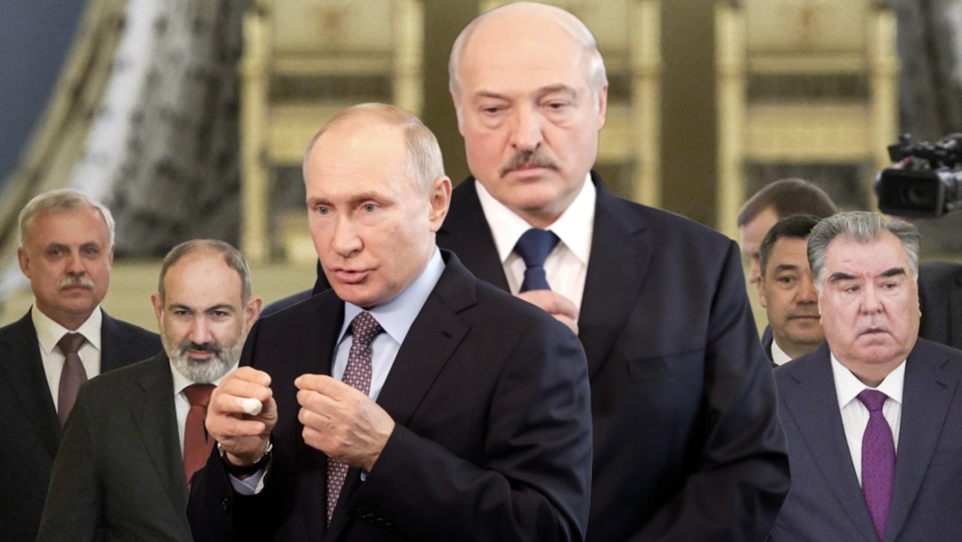 Лукашенко требует от СМИ не проиграть информационную войну