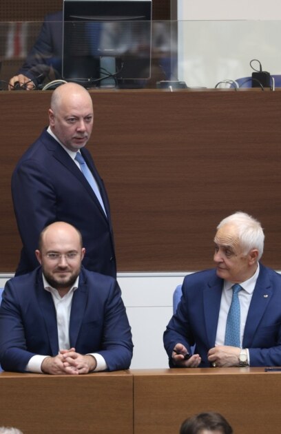 Мнозинството в парламента отхвърли и втория вот на недоверие срещу