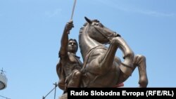 Macedonia - Giant statue of Alexander the Great is being built in Skopje - 19Jun2011