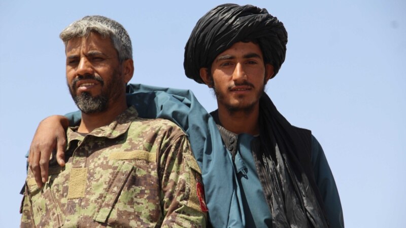 مقامات طالبان: طالبانی‌که با نظامیان و مقامات عکس گرفته‌اند، مجازات می‌شوند
