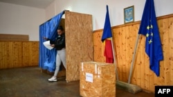 Imagine generică de la o rundă de alegeri din 2024.