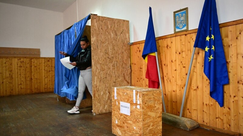 Barometrul INSCOP: Tinerii români, împărțiți între AUR și SENS. Partidele clasice, marginale în preferințele categoriei 18-29 de ani