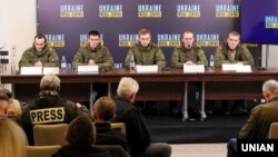 Російські військовополонені на пресконференції в Києві, 14 березня 2022 року