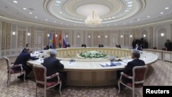 Belarus - Russia's President Vladimir Putin (2nd R, facing the camera) and other participants attend a session of the Supreme Eurasian Economic Council at the Palace of Independence in Minsk, October 24, 2013.