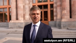 Armenia - Oleg Belozerov, chief executive of Russian Railways, speaks to journalists after meeting with Prime Minister Nikol Pashinian, Yerevan, October 14, 2026. 