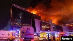 Împușcături și explozii la o sală de spectacole de lângă Moscova, pe 22 martie 2024. S-au înregistrat zeci de morți și peste 100 de răniți. 
