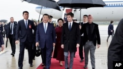 Kineskog predsjednika Xi Jinpinga dočekao je francuski premijer Gabriel Attal, Pariz, 5. maj 2024.