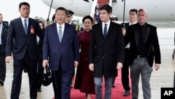 Președintele Chinei, Xi Jinping, a ajuns în Franța, duminică. El va merge și în Serbia și Ungaria. 