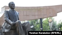 Алматыдағы тұңғыш президент саябағындағы Нұрсұлтан Назарбаевтың ескерткіші.