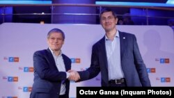 Dacian Cioloș și Dan Barna și-au dat mâna pentru a forma USR PLUS. Acum dau mâna cu partidul pe care îl catalogau drept „extremist” pentru a-l da jos pe premierul Florin Cîțu.