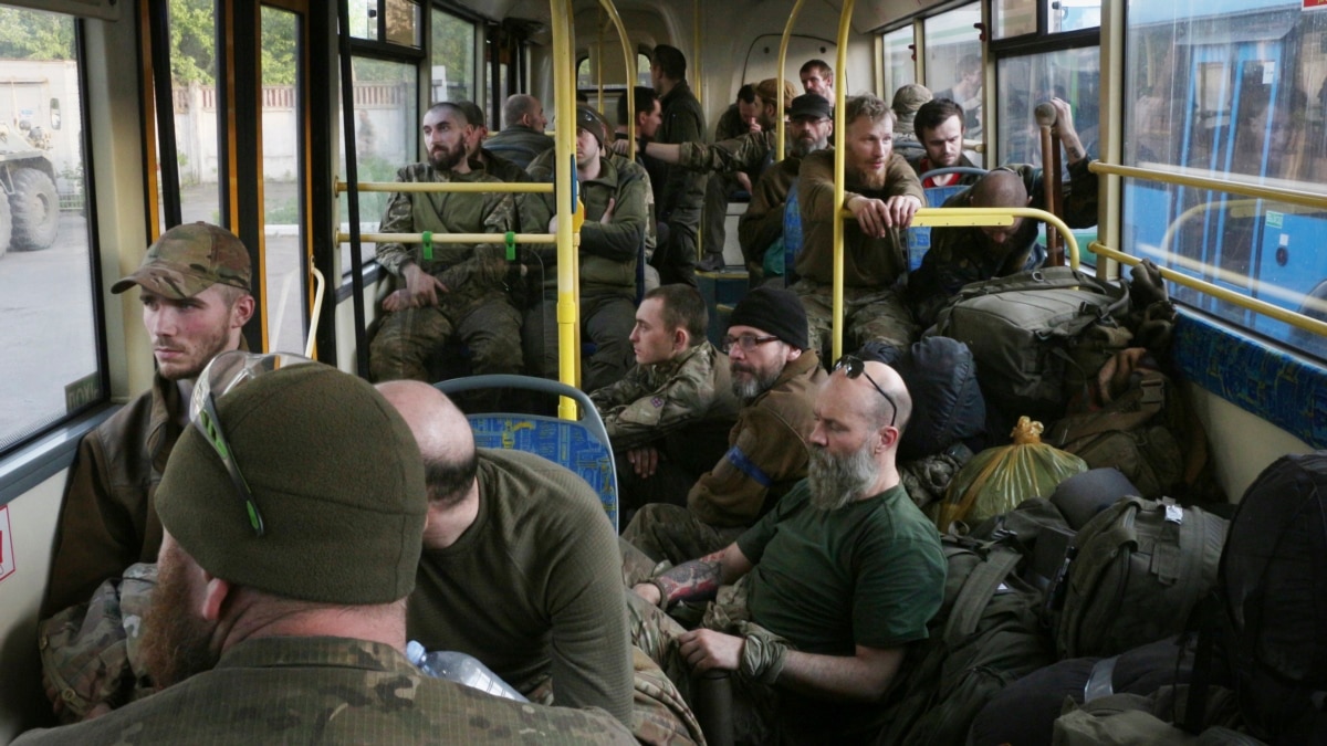 Близо 1000 украински бойци, укрити в металургичния завод "Азовстал" в