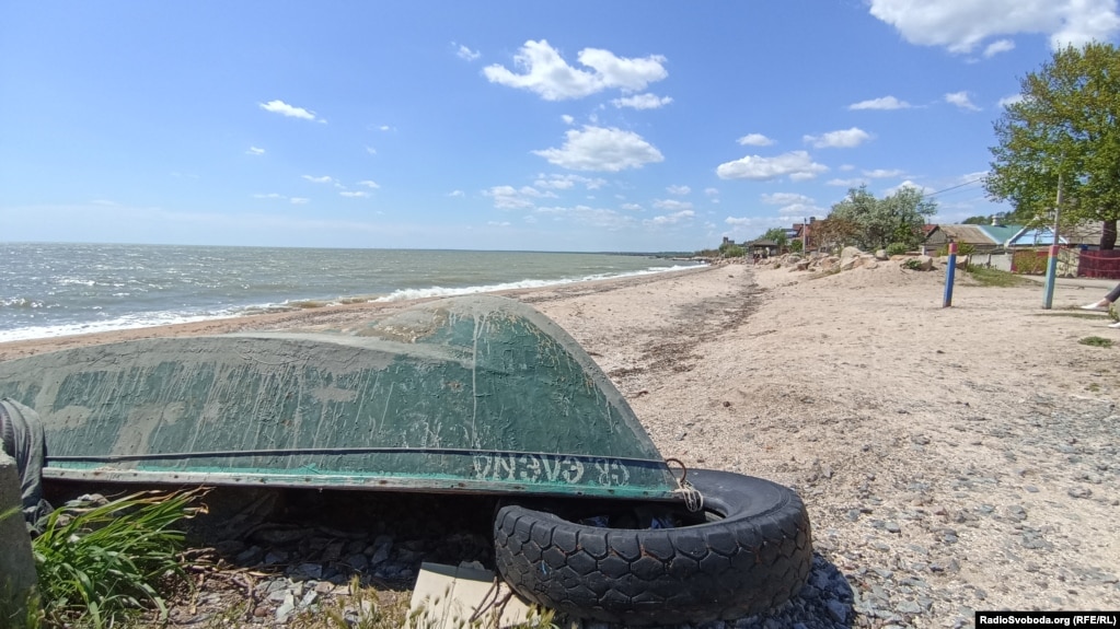 Порожній пляж Бердянська, архівне фото, літо 2022 року