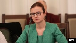 Симона Велева по време на изслушването си в парламента на 21 април.