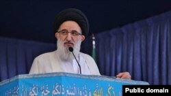 آیت‌الله حسینی همدانی که طرح سوال از او باعث زندانی شدن یک خبرنگار شد