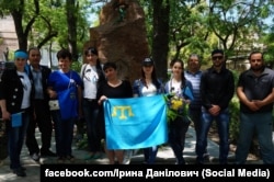 Ирина Данилович (четвертая слева) в День памяти жертв геноцида крымскотатарского народа, Симферополь, 18 мая 2016 года